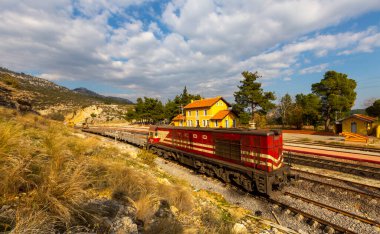 Hackr Tren İstasyonu, 1912 yılında Adana 'nın Karaisal ilçesinin Kiralan Mahallesi' nde inşa edilen Bağdat Demiryolu 'na dayanan bir tren istasyonudur..
