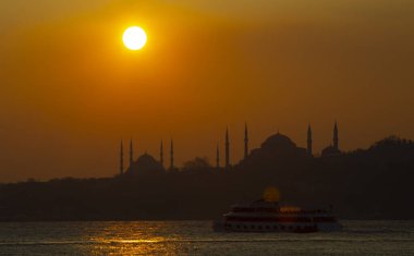 İstanbul 'un en tarihi yerleri arasında farklı ve estetik feribot koleksiyonları