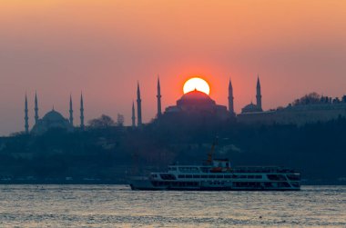 İstanbul 'un en tarihi yerleri arasında farklı ve estetik feribot koleksiyonları