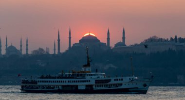 İstanbul 'un en tarihi yerleri arasında farklı ve estetik feribot koleksiyonları