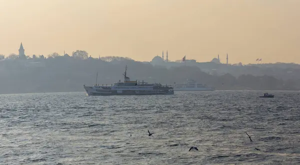 Diferentes Estéticas Coleções Balsas Entre Lugares Mais Históricos Istambul — Fotografia de Stock