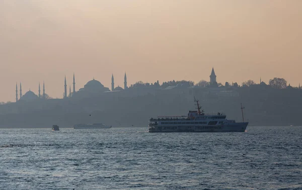Diferentes Estéticas Colecciones Ferry Entre Los Lugares Más Históricos Estambul — Foto de Stock