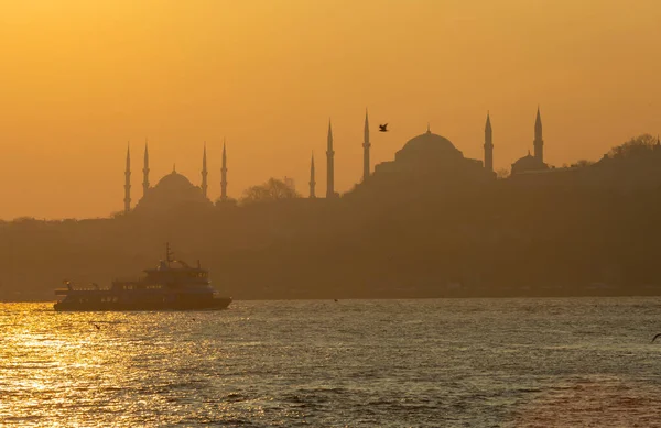 Olika Och Estetiska Färjekollektioner Bland Mest Historiska Platserna Istanbul — Stockfoto