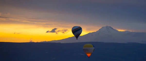 Montagna Vulcanica Degli Esercizi All Alba Kayseri Palloncini Della Cappadocia — Foto Stock