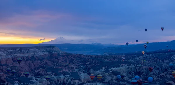 Sopečná Erciyes Hora Kayseri Východ Slunce Cappadocia Balóny Létání Kolem — Stock fotografie
