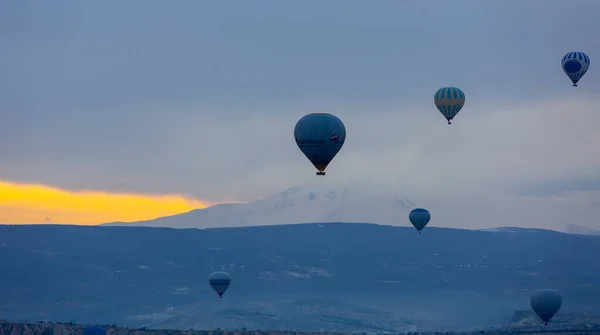 Volcanic Erciyes Mountain Kayseri Sunrise Cappadocia Balloons Flying — Stock Photo, Image