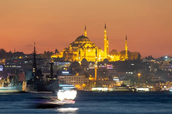 Süleyman camisinin akşam saatleri, İstanbul manzarası mükemmel.