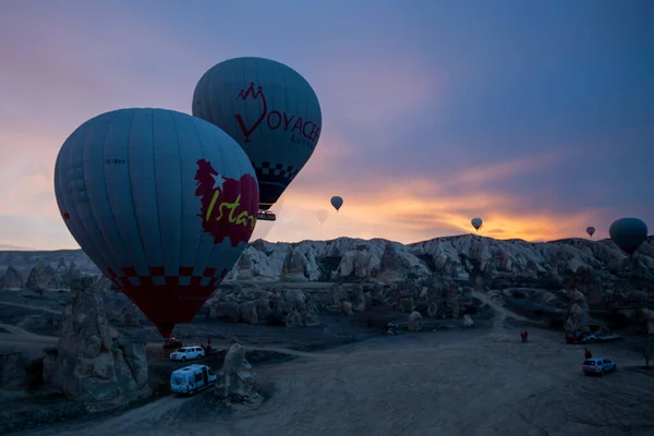 Hot Air Balloon Being Hot Air Filled Flame Cappadocia Turkey — Stock Photo, Image