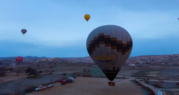 Montgolfière Étant Air Chaud Rempli Flamme Cappadoce Turquie — Photo