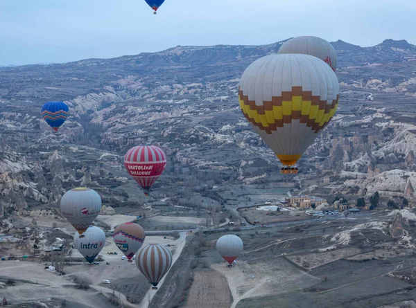 Balão Quente Sendo Quente Cheio Chama Capadócia Turquia — Fotografia de Stock