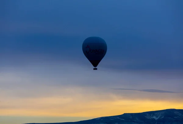 Hot Air Balloon Being Hot Air Filled Flame Cappadocia Turkey — Stock Photo, Image