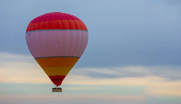 Heißluftballon Ist Heißluft Mit Flamme Gefüllt Kappadokien Türkei — Stockfoto