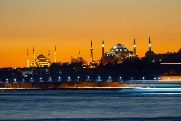 Utsikten Över Blå Moskén Och Hagia Sophia Vid Solnedgången Och — Stockfoto