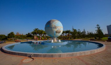  Adana Şehir Merkezi 'ne park et. Güzel şehir manzarası.