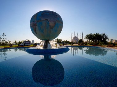  Adana Şehir Merkezi 'ne park et. Güzel şehir manzarası.