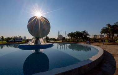  Adana Şehir Merkezi 'ne park et. Güzel şehir manzarası.
