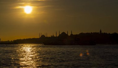 Mavi Cami ve Ayasofya, yılın belli zamanlarında güneş iki minarenin arasına girer..