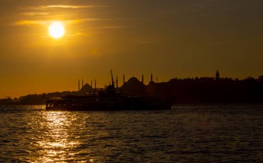 Mavi Cami ve Ayasofya, yılın belli zamanlarında güneş iki minarenin arasına girer..