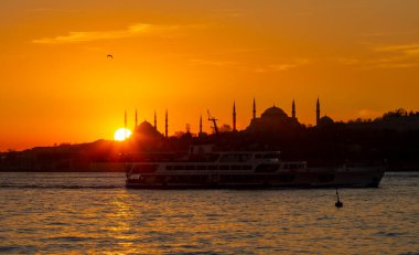 Mavi Cami ve Ayasofya, yılın belli zamanlarında güneş iki minarenin arasına girer..