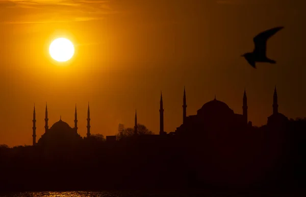 Blå Moskén Och Hagia Sophia Vid Vissa Tider Året Går — Stockfoto