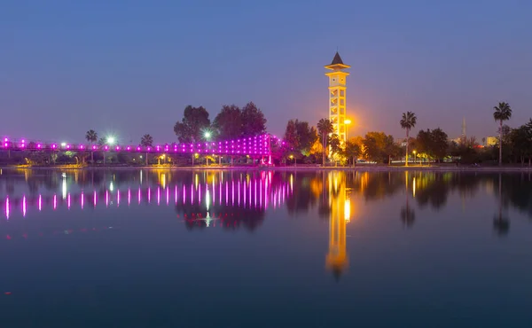 Velha Torre Relógio Sua Reflexão Sobre Rio Seyhan Adana Turquia — Fotografia de Stock