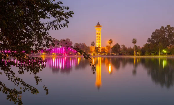 Velha Torre Relógio Sua Reflexão Sobre Rio Seyhan Adana Turquia — Fotografia de Stock