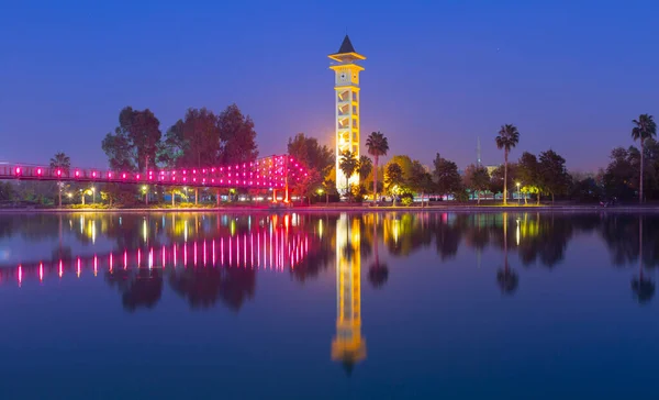 Velha Torre Relógio Sua Reflexão Sobre Rio Seyhan Adana Turquia — Fotografia de Stock