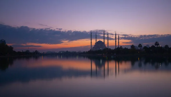Merkez Sabanc Camii Güzel Bir Günbatımında Uzun Pozlama Tekniğiyle Fotoğraflandı — Stok fotoğraf