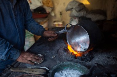 Bakır işçisi ve temizlik bakırı.
