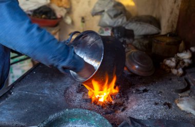 Bakır işçisi ve temizlik bakırı.