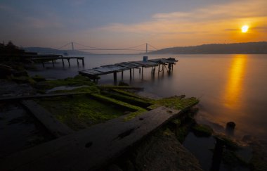 Boğaziçi köprüsü yakınlarındaki yıkılmış iskele, uzun pozlama tekniğiyle fotoğraflandı - İstanbul