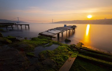 Boğaziçi köprüsü yakınlarındaki yıkılmış iskele, uzun pozlama tekniğiyle fotoğraflandı - İstanbul