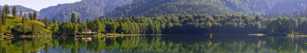 風景カラゴル 黒い湖 を眺める観光客 地元の人々 キャンパー 東部黒海 グルンネ島 アルトビン トルコの旅行者のための普及した行先 — ストック写真