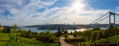 İstanbul 'daki Otagtepe Parkı' ndan Fatih Sultan Mehmet Köprüsü manzarası.