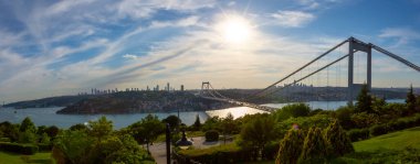 İstanbul 'daki Otagtepe Parkı' ndan Fatih Sultan Mehmet Köprüsü manzarası.