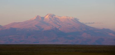 güzel manzara ve sultanmarshes (kuş cenneti) yanındaki erciyes Dağı, kayseri