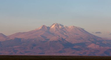güzel manzara ve sultanmarshes (kuş cenneti) yanındaki erciyes Dağı, kayseri