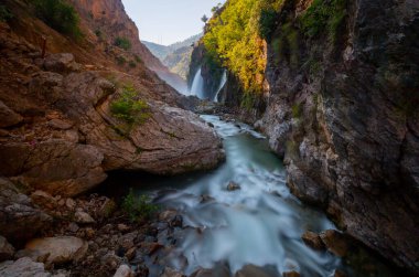 Kapuzbasi şelalesi dünyanın en yüksek ikinci şelalesidir ve Anadolu 'da saklanan en güzel doğa yeridir..