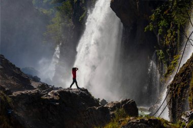 Kapuzbasi şelalesi dünyanın en yüksek ikinci şelalesidir ve Anadolu 'da saklanan en güzel doğa yeridir..