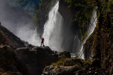 Kapuzbasi şelalesi dünyanın en yüksek ikinci şelalesidir ve Anadolu 'da saklanan en güzel doğa yeridir..