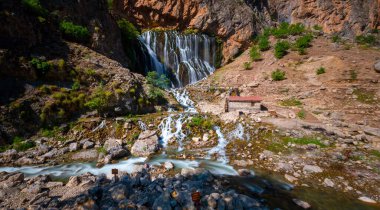 Kapuzbasi şelalesi dünyanın en yüksek ikinci şelalesidir ve Anadolu 'da saklanan en güzel doğa yeridir..
