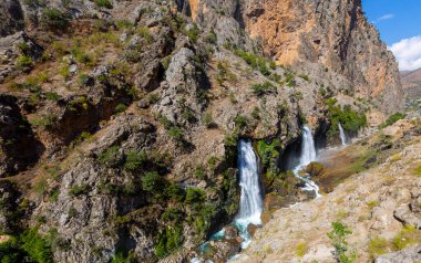 Kapuzbasi şelalesi dünyanın en yüksek ikinci şelalesidir ve Anadolu 'da saklanan en güzel doğa yeridir..
