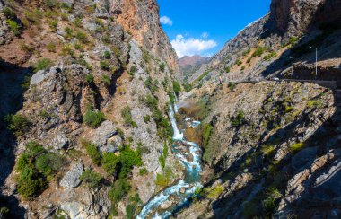 Kapuzbasi şelalesi dünyanın en yüksek ikinci şelalesidir ve Anadolu 'da saklanan en güzel doğa yeridir..