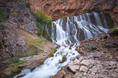Kapuzbasi şelalesi dünyanın en yüksek ikinci şelalesidir ve Anadolu 'da saklanan en güzel doğa yeridir..