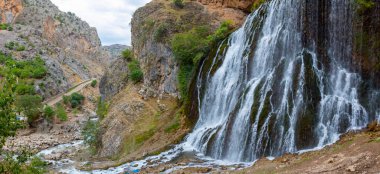 Kapuzbasi şelalesi dünyanın en yüksek ikinci şelalesidir ve Anadolu 'da saklanan en güzel doğa yeridir..