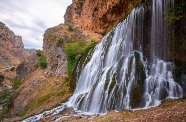Kapuzbasi şelalesi dünyanın en yüksek ikinci şelalesidir ve Anadolu 'da saklanan en güzel doğa yeridir..