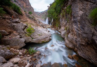Kapuzbasi şelalesi dünyanın en yüksek ikinci şelalesidir ve Anadolu 'da saklanan en güzel doğa yeridir..