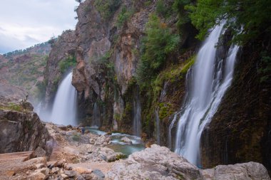 Kapuzbasi şelalesi dünyanın en yüksek ikinci şelalesidir ve Anadolu 'da saklanan en güzel doğa yeridir..