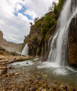 Kapuzbasi şelalesi dünyanın en yüksek ikinci şelalesidir ve Anadolu 'da saklanan en güzel doğa yeridir..
