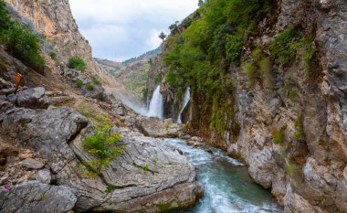 Kapuzbasi şelalesi dünyanın en yüksek ikinci şelalesidir ve Anadolu 'da saklanan en güzel doğa yeridir..